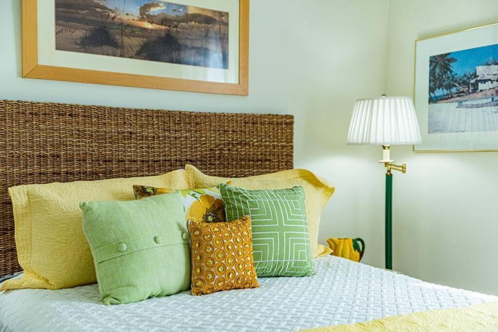 You Can'T Get Closer To The Beach Than This Beachy 3 Bedroom Condo Сиеста Кий Екстериор снимка