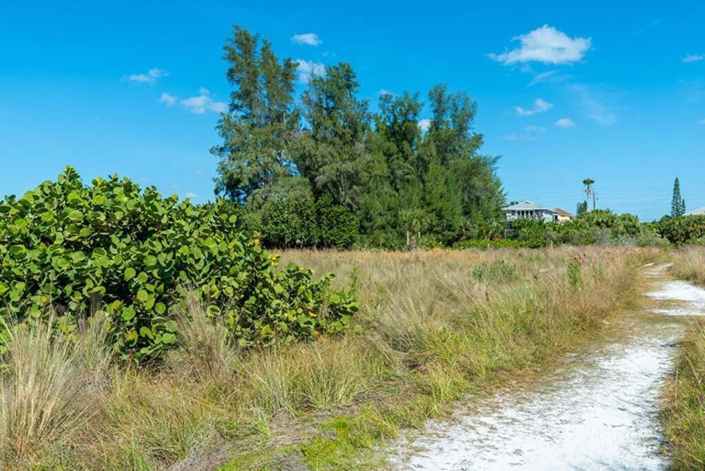 You Can'T Get Closer To The Beach Than This Beachy 3 Bedroom Condo Сиеста Кий Екстериор снимка