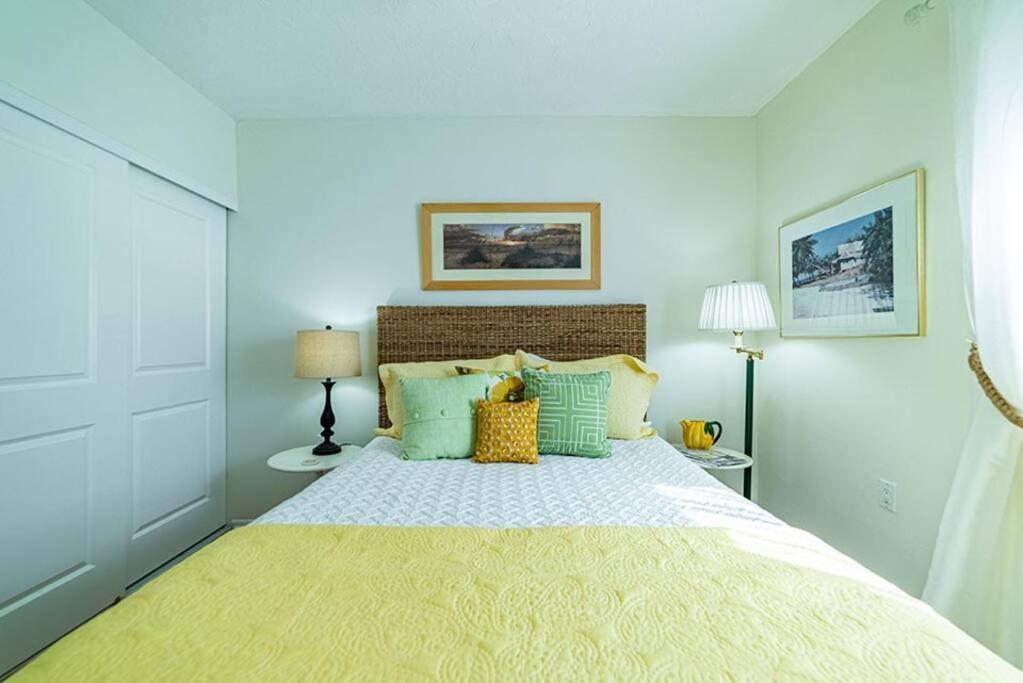You Can'T Get Closer To The Beach Than This Beachy 3 Bedroom Condo Сиеста Кий Екстериор снимка